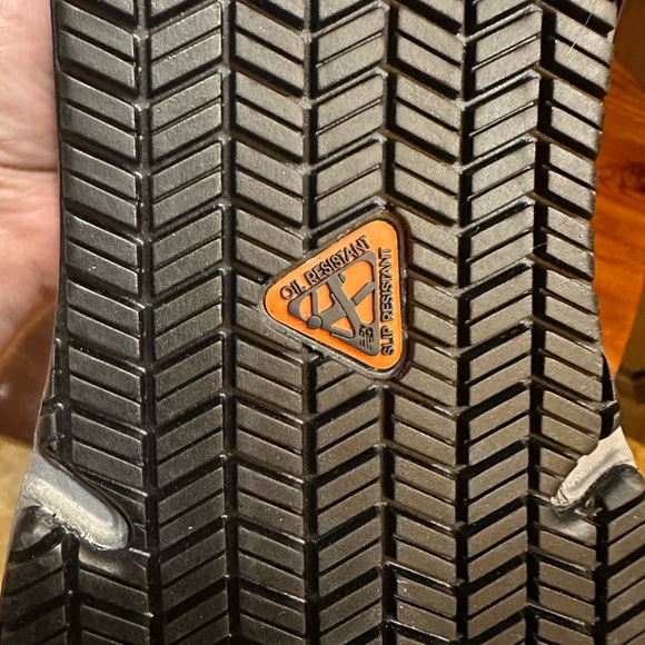 Men’s New Balance with toe protection - Picture 4 of 4